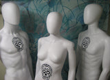 Miete Schaufensterpuppe männlich weiss abstrakt mit Totenkopf (Deckel chrom) (1 Ex.)