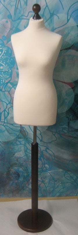 Miete Schneiderpuppe, Schneiderbüste, weiblich, Grösse 36/38, Bezug creme, Rundholzständer braun (4 Ex.)