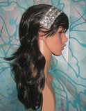 Perücke schwarz, mit silbernem Haarband